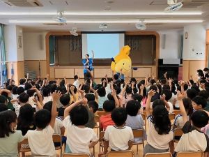 ニッコりんに質問している様子