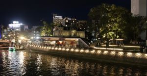 天神中央公園西中洲エリアの護岸ライトアップ