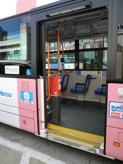 車内段差のない乗降口の画像