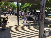 実例の写真：地域のお祭りの様子