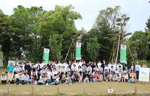 福岡トヨペット様による苗木の提供・植樹
