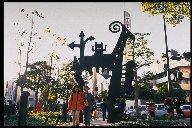 平和の門 ほか4体(写真)