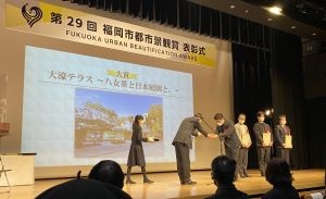 賞状・トロフィーの授与