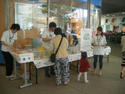 ガイドツアー受付のようす