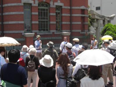 天神エリアでの案内のようす