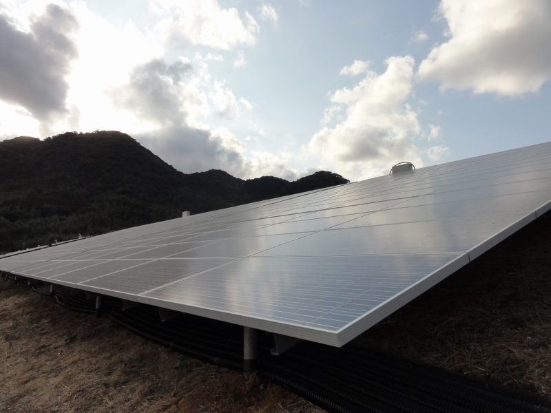 福岡市大原メガソーラー発電所の法面の写真