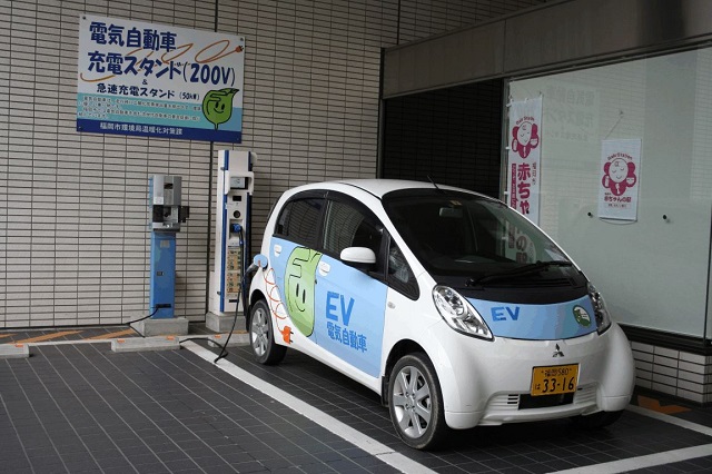 福岡市役所庁舎1階   電気自動車充電スタンドの写真