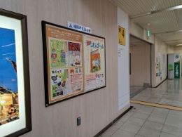地下鉄博多駅筑紫口にて啓発ポスター掲示の様子