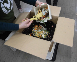 段ボールコンポスト使い方講座の写真