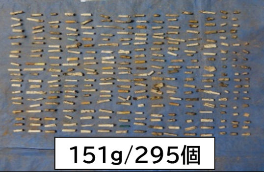 たばこの吸い殻の写真（295個、151g）