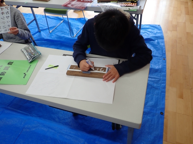 ネームプレート作りの写真