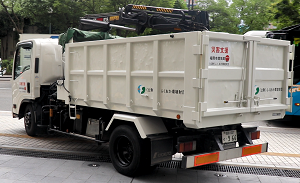 画像:クレーン車