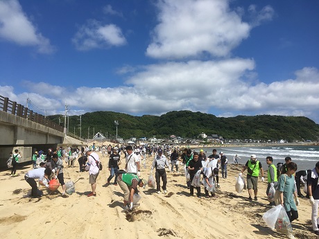 ラブアース・クリーンアップの様子