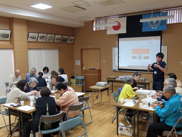 使用済小型家電分解の様子