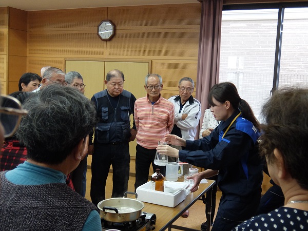 出前講座，実験の様子