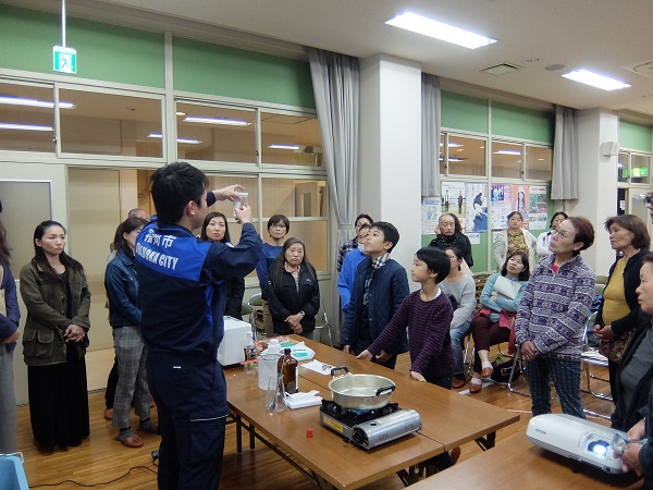 出前講座実験のようす