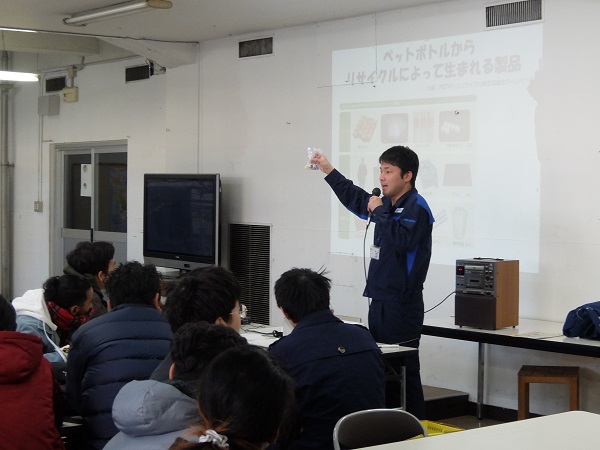 出前講座での実験の様子