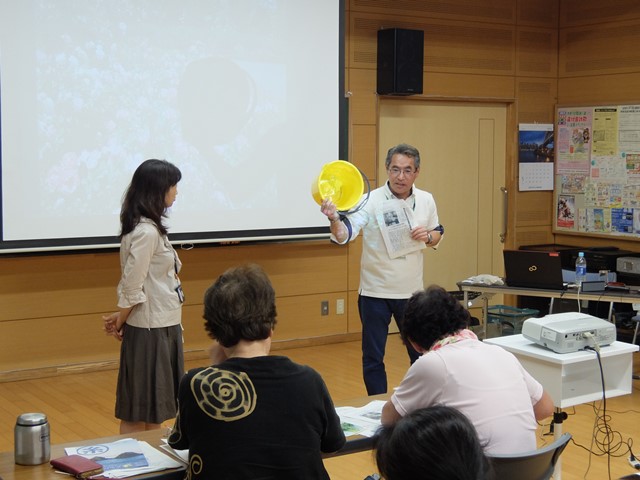黄色いバケツを利用して簡単に，家庭菜園の害虫駆除を行う方法