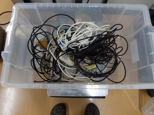 回収したコード類