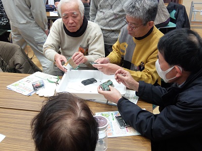 小型家電解体ワークショップのようす
