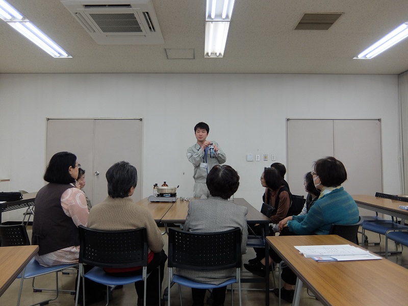 ペットボトルの実験の様子