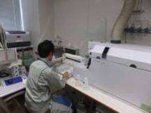廃棄物試験研究センターでICP分析中の写真