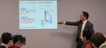 ショールーム見学の様子１