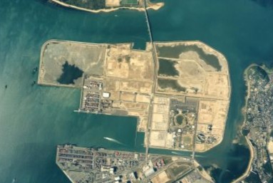 平成17年のアイランドシティの空撮写真。照葉のまちが入居開始し、アイランド花どんたくが開催