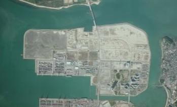 平成23年のアイランドシティの空撮写真。照葉小中学校が開校し、あいたかが橋建設中