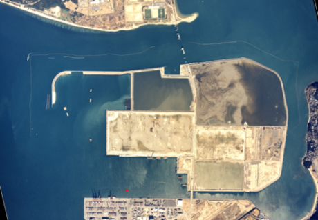 平成12年の工事中のアイランドシティの空撮写真。海の中道大橋が建設中