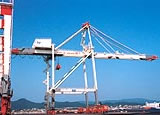 画像：ガントリークレーンの写真