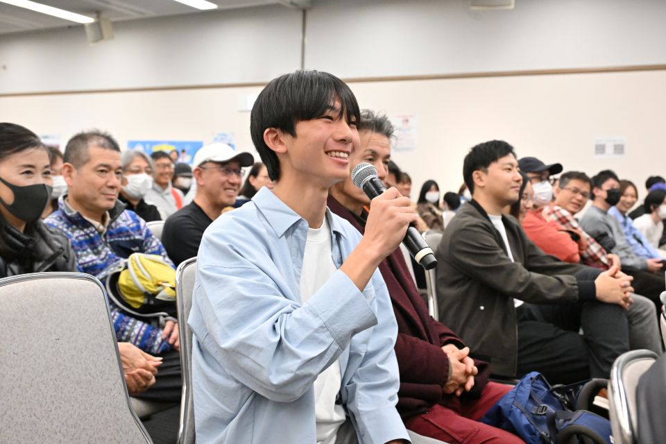 質問をする参加者