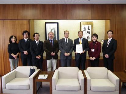 みなさんで集合している写真