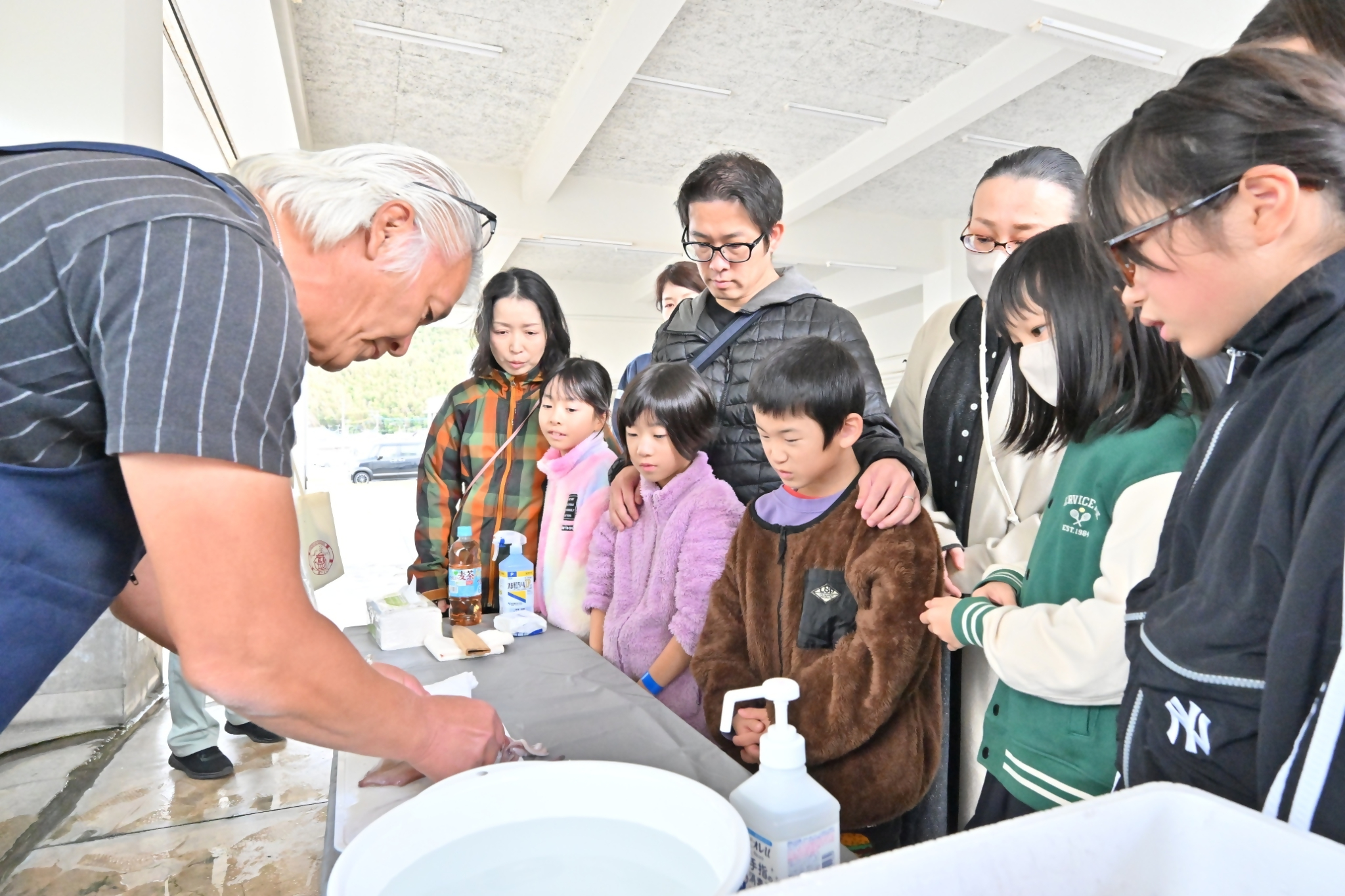 イカさばきの様子1