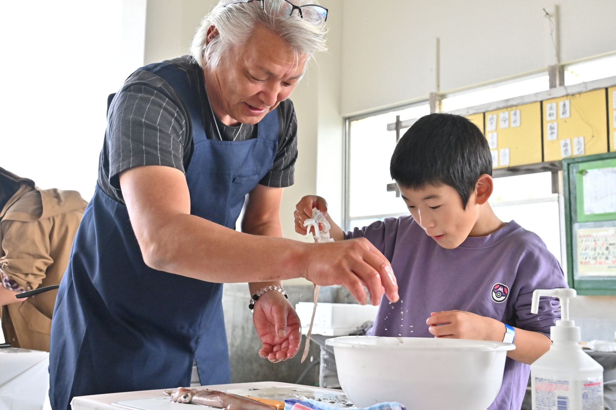 イカさばきの様子2