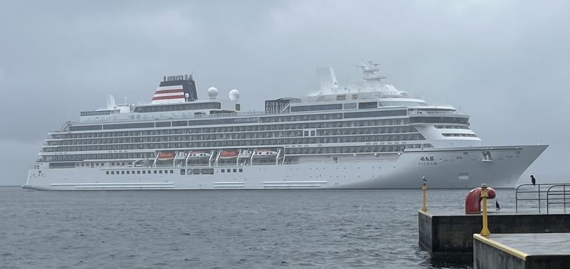 飛鳥３の船体全景