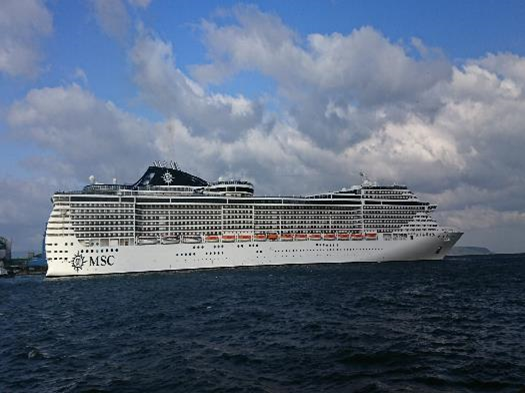 MSCスプレンディダの全景写真
