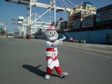 コンテナの荷役の写真