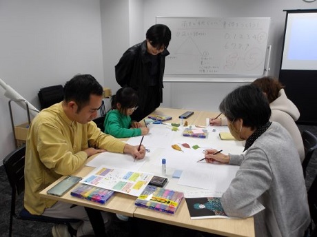 書体をデザインしている写真