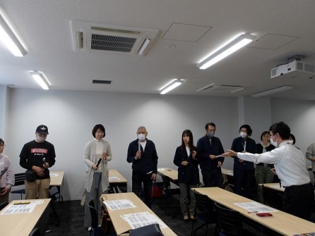 トーンチャイムを奏でる様子