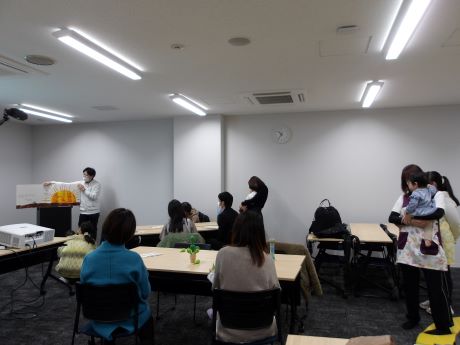 絵本の読み聞かせ