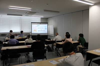 簡単にできるレシピを学んでいる写真