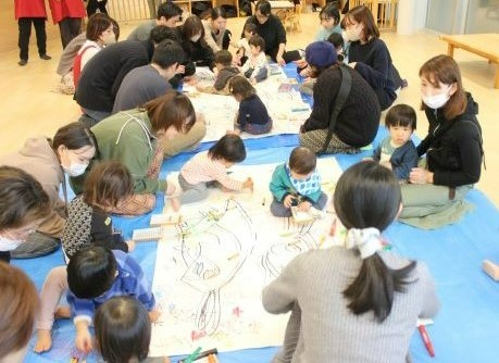 お絵描きしている様子