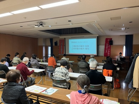 座学で学ぶ様子