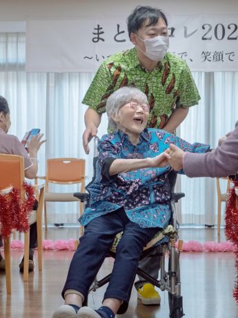 ランウェイを歩く様子