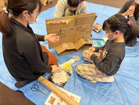 段ボールパーテーション作成の様子２