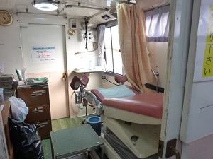 子宮がん検診車両内部の写真