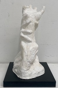 小野晴哉さんの彫刻、タイトル「泥仕合」