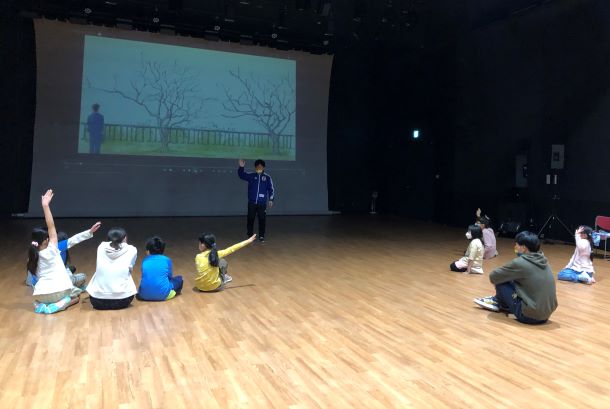 演劇ワークショップ　登場人物を子どもたちが発表