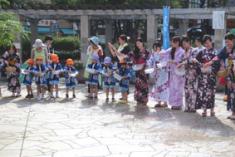 西鉄大橋駅西口での打ち水大作戦2013年7月撮影